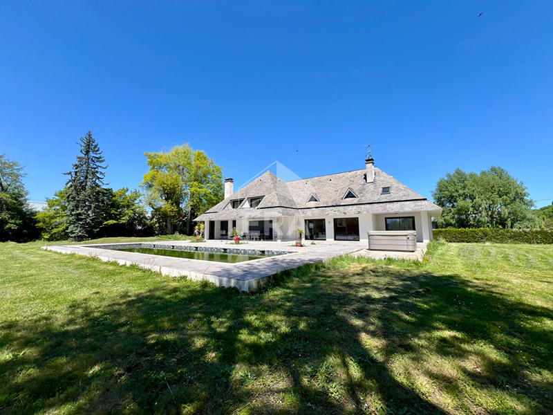 Villa - 297 m² - 7 pièces