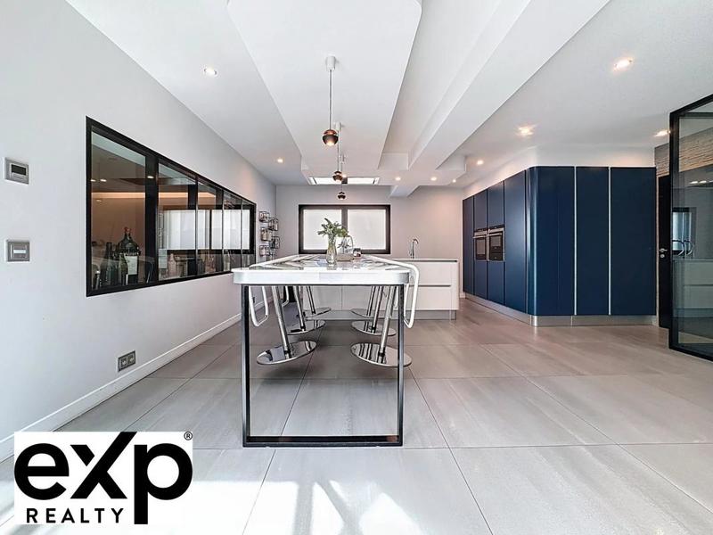 Loft - 494 m² - 10 pièces