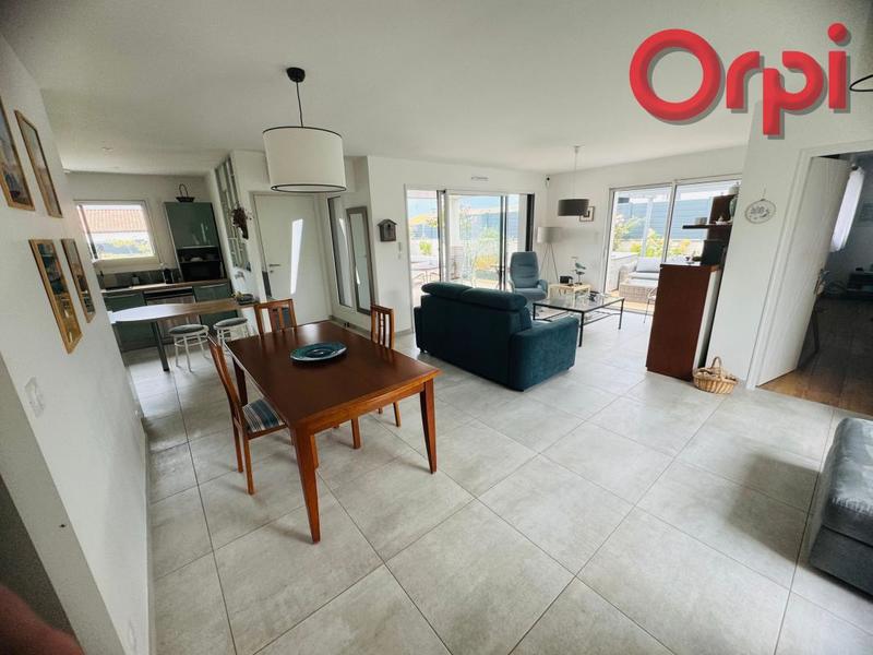 Maison - 104 m² - 4 pièces