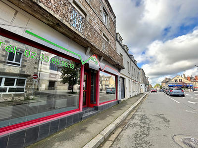 Local commercial - 150 m² - 6 pièces