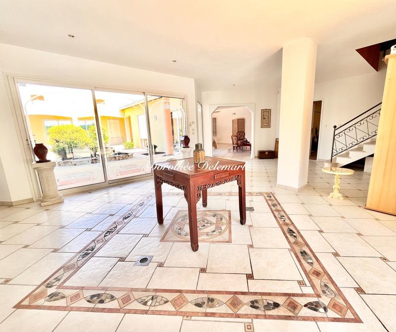 Maison - 408 m² - 10 pièces