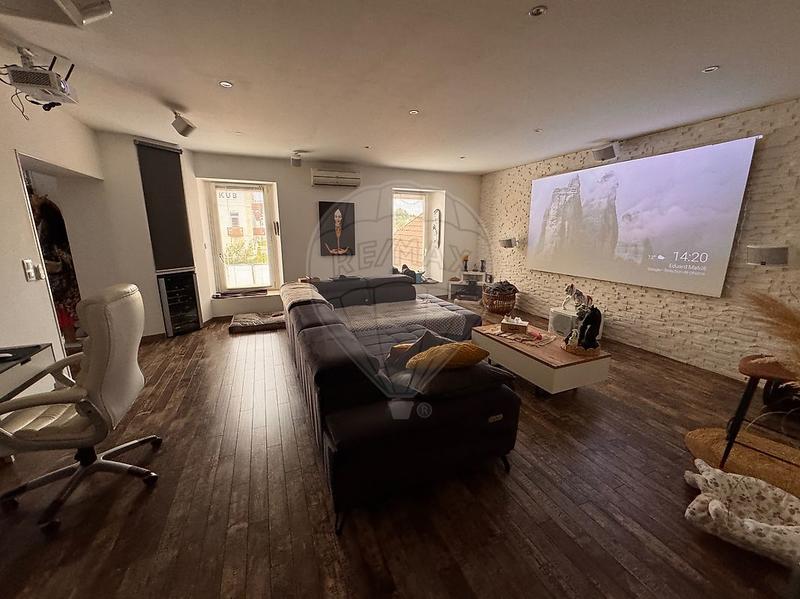 Local commercial - 1 241 m² - 6 pièces