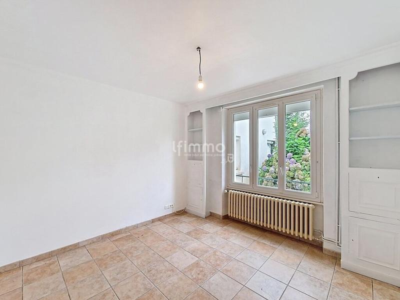 Maison - 213 m² - 9 pièces