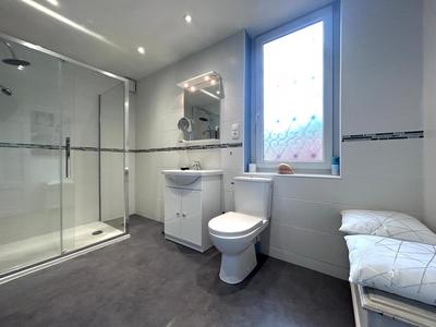 Maison - 214 m² - 7 pièces