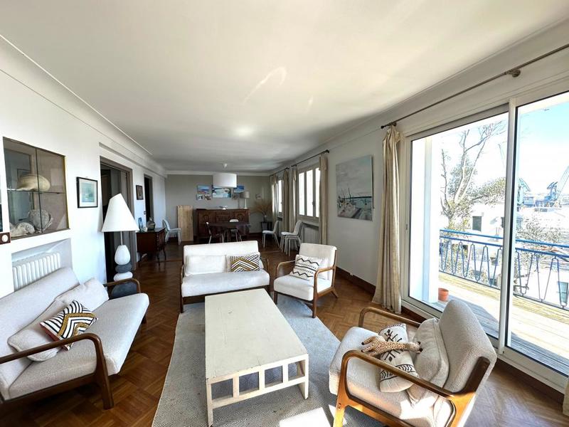 Maison - 170 m² - 9 pièces