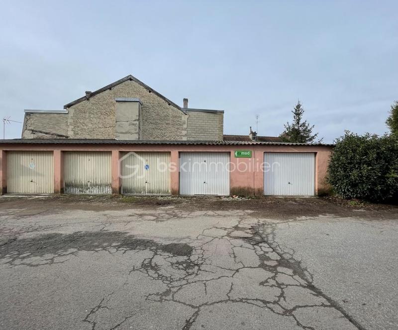 Immeuble - 1 600 m² - 12 pièces