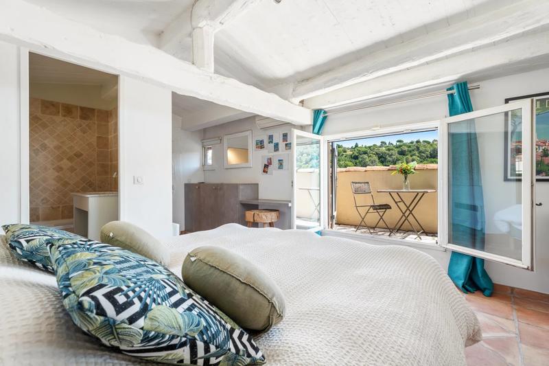 Maison - 280 m² - 8 pièces