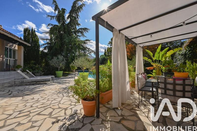 Maison - 210 m² - 5 pièces