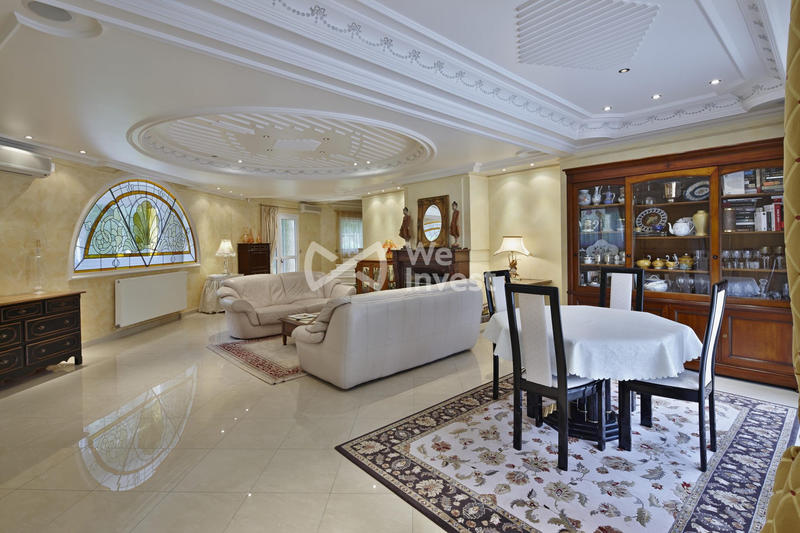 Villa - 296 m² - 9 pièces