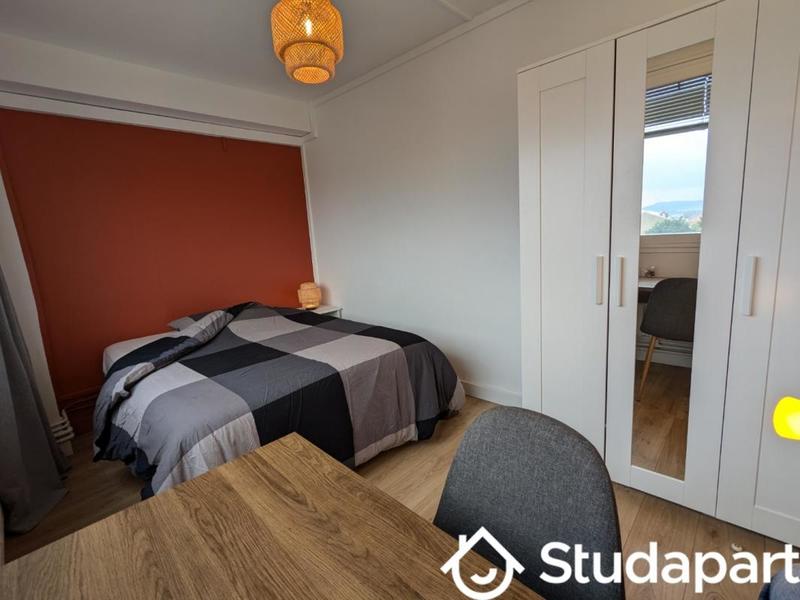 Chambre - 9 m² - 1 pièce