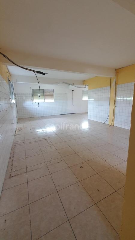 Local commercial - 200 m² - 5 pièces