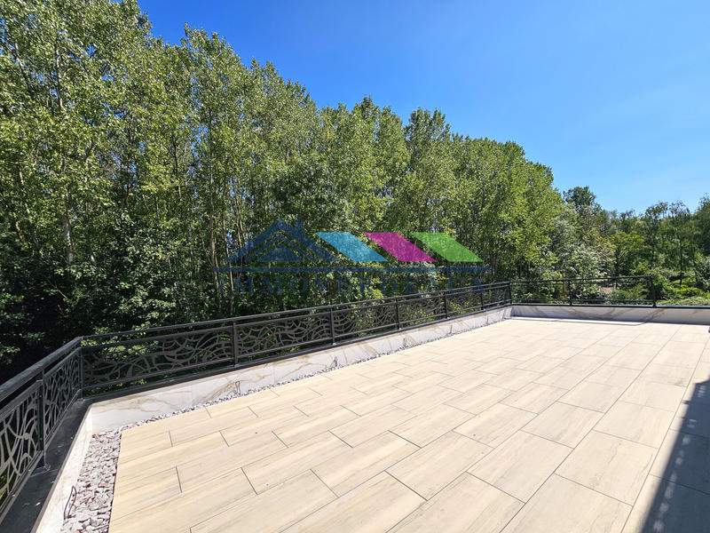 Maison - 210 m² - 6 pièces