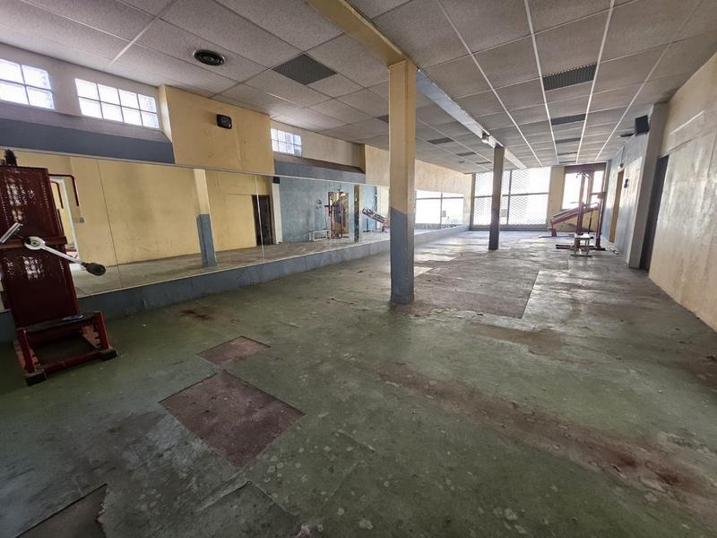 Maison - 600 m² - 5 pièces