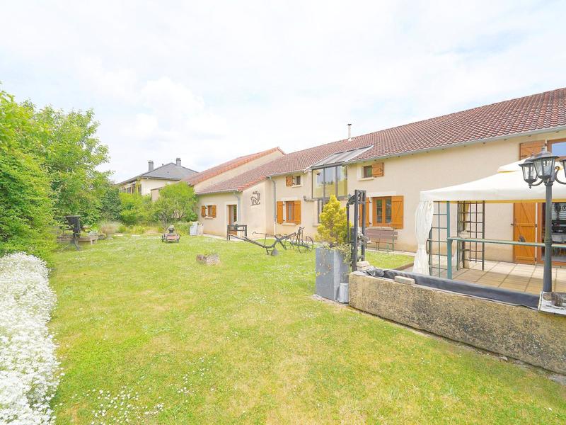 Maison - 250 m² - 8 pièces