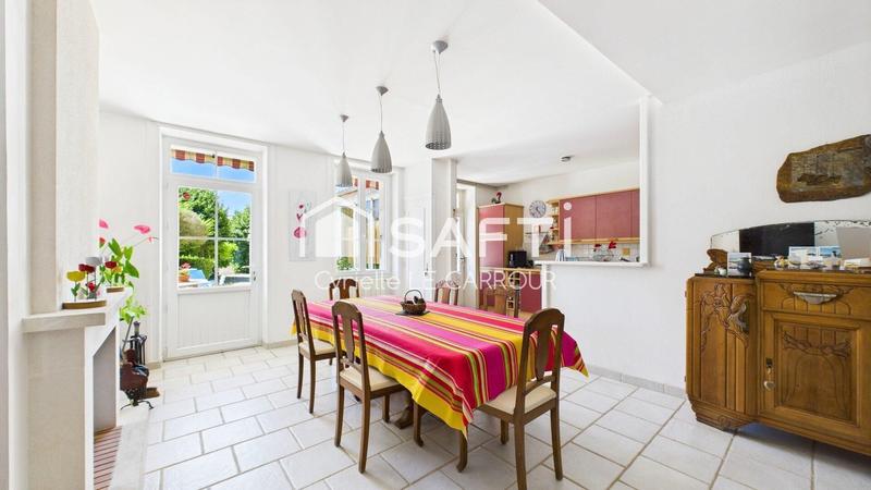 Maison - 203 m² - 7 pièces