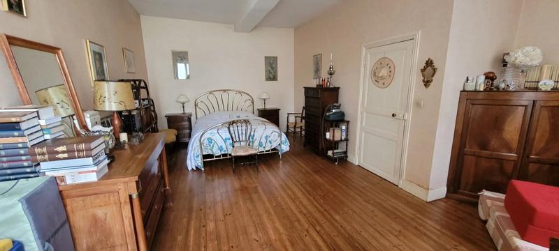 Maison - 203 m² - 10 pièces