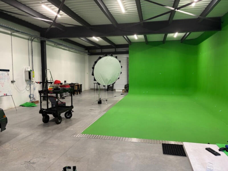 Local d'activité / Entrepôt - 858 m²