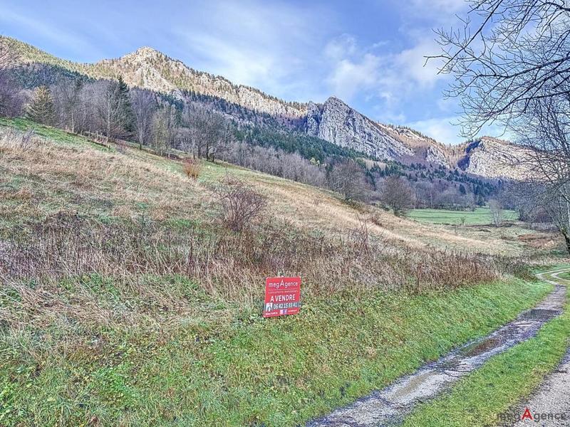 Terrain constructible - 2 000 m²