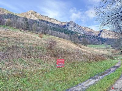 Terrain constructible - 2 000 m²