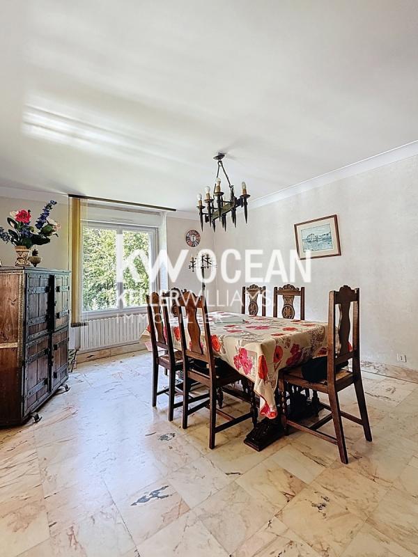 Maison - 213 m² - 8 pièces