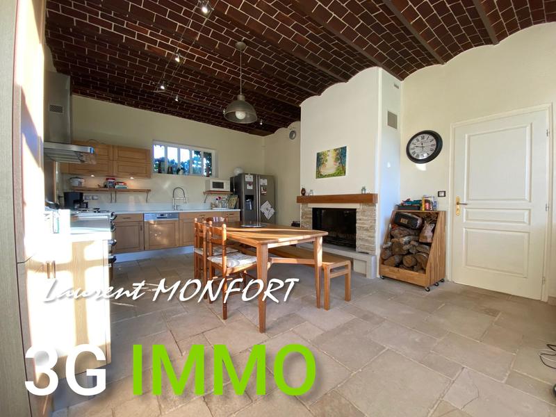 Corps de ferme - 250 m² - 8 pièces