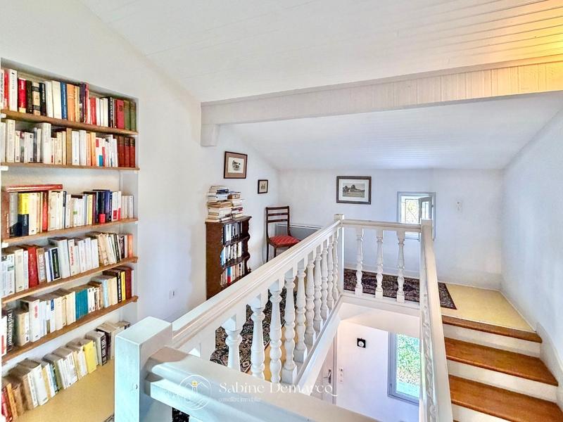 Maison - 230 m² - 6 pièces