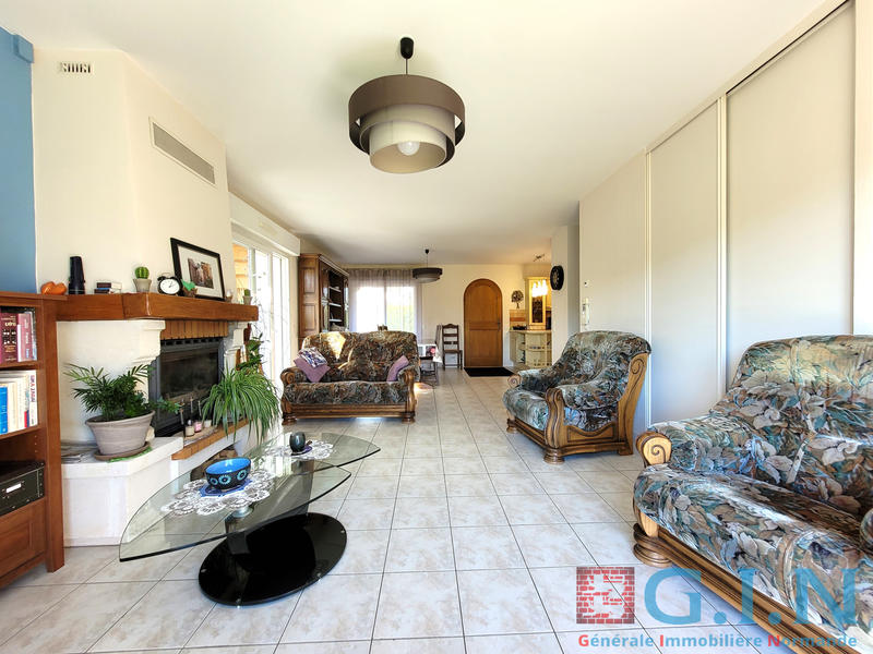 Maison - 215 m² - 9 pièces