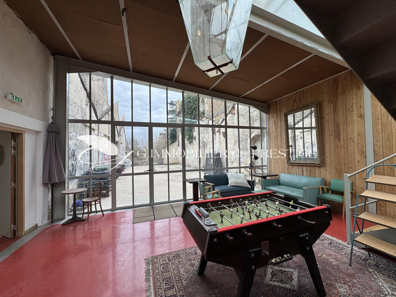 Propriété - 1 166 m² - 15 pièces