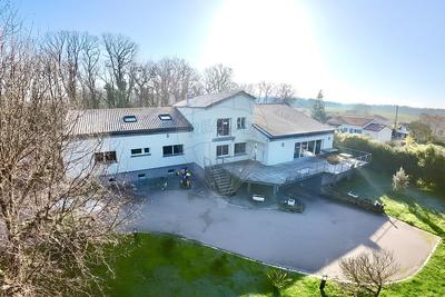 Propriété - 700 m² - 11 pièces