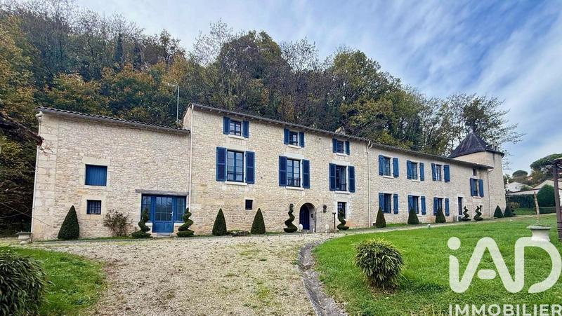 Maison - 370 m² - 18 pièces