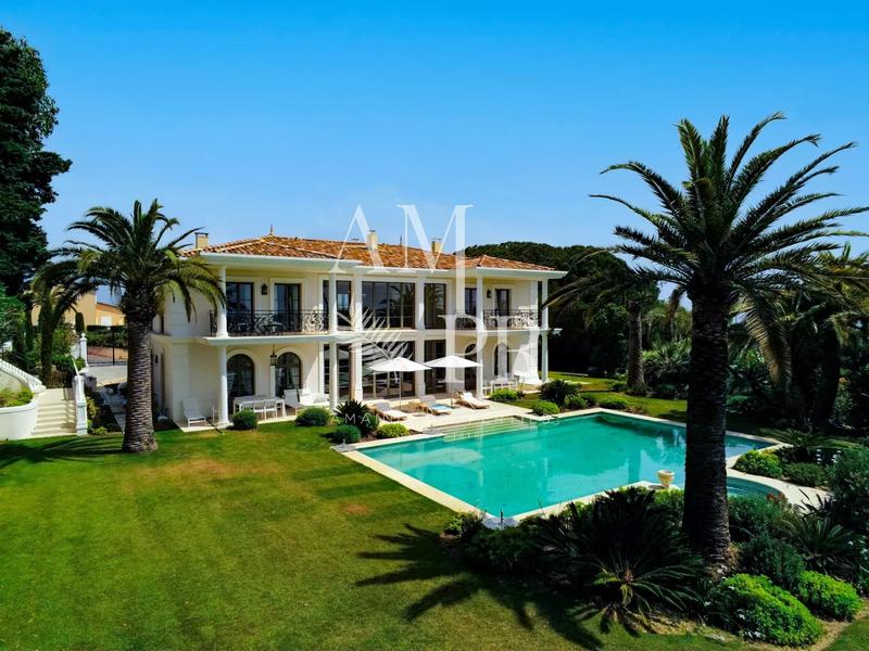 Propriété - 900 m² - 12 pièces