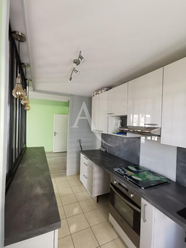 Appartement - 77 m² - 4 pièces