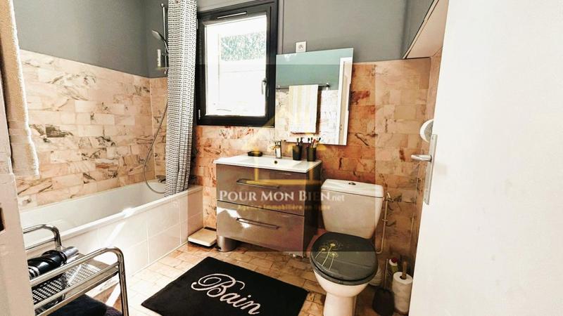 Propriété - 227 m² - 8 pièces