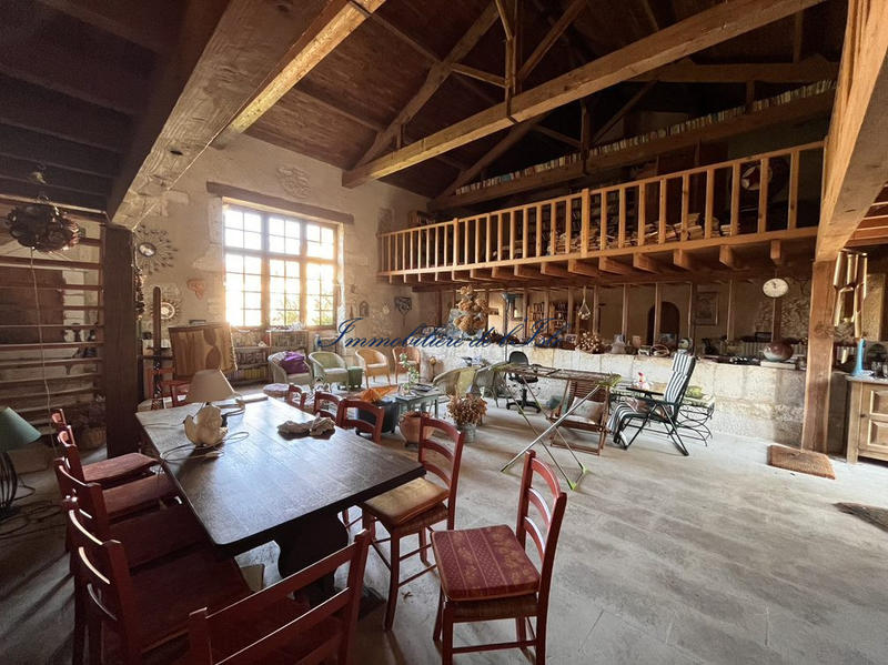 Maison - 282 m² - 7 pièces