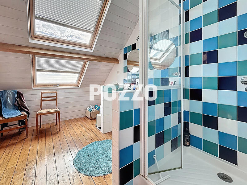 Maison - 240 m² - 9 pièces