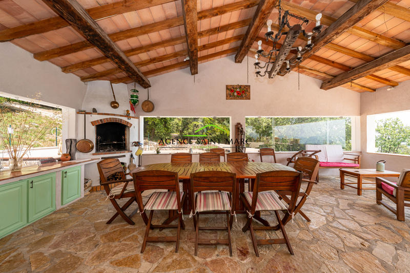 Villa - 235 m² - 6 pièces