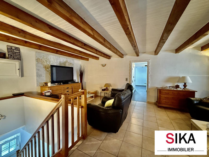 Maison - 220 m² - 8 pièces