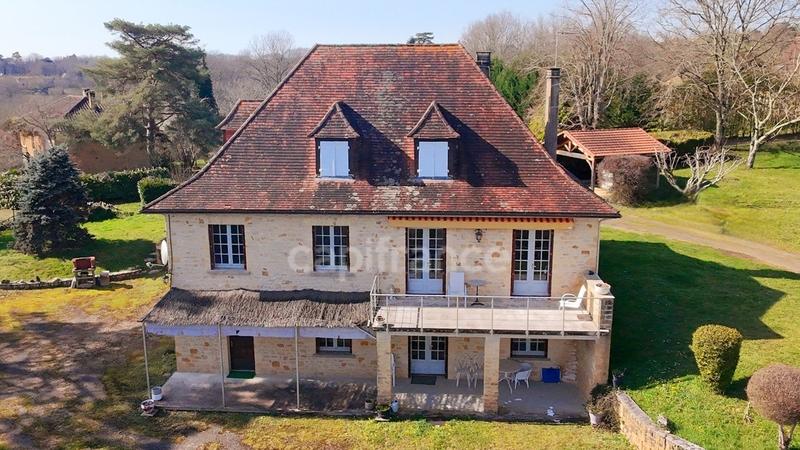 Maison - 244 m² - 8 pièces