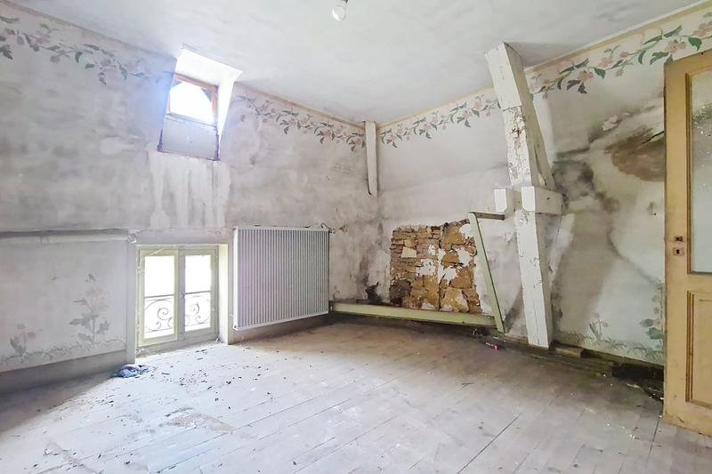 Maison - 300 m² - 6 pièces