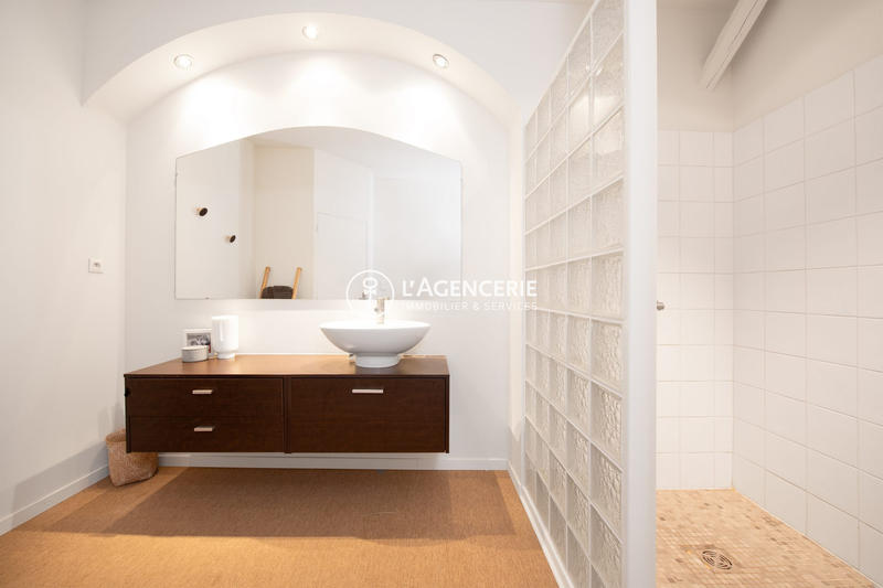 Maison - 235 m² - 9 pièces