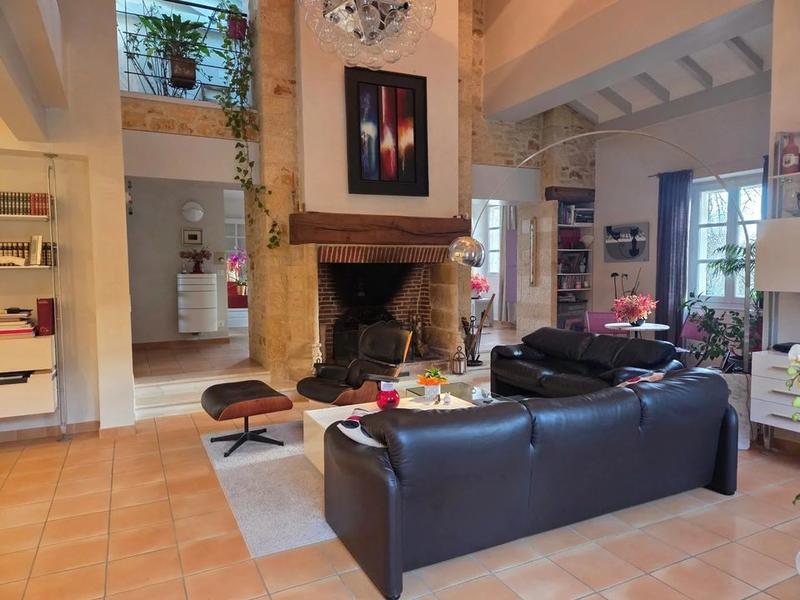 Maison en pierre - 169 m² - 7 pièces