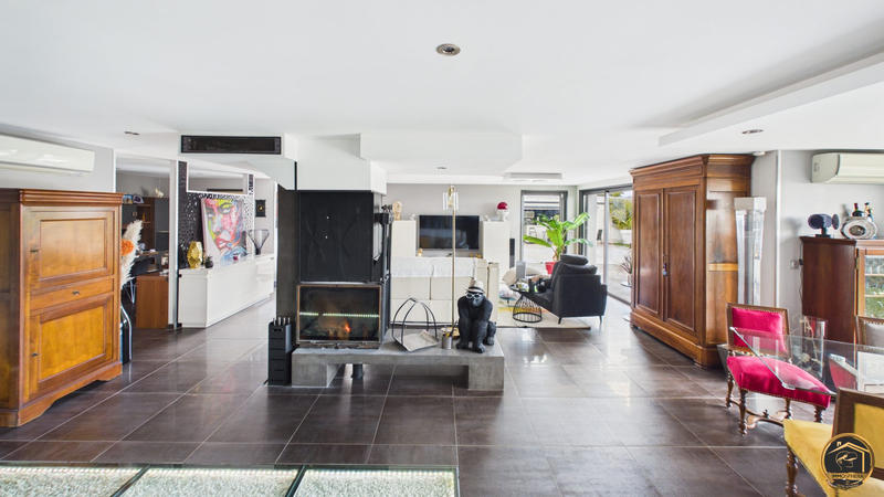 Maison contemporaine - 251 m² - 8 pièces