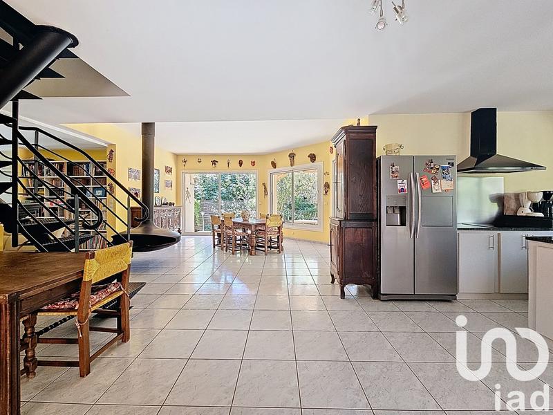 Maison - 210 m² - 10 pièces