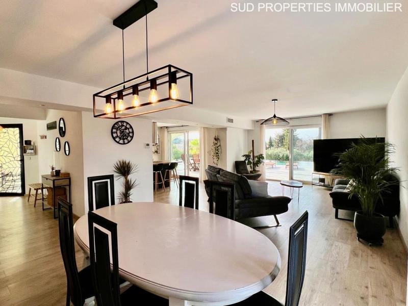 Propriété - 223 m² - 7 pièces