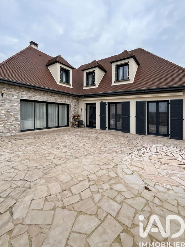 Maison - 165 m² - 8 pièces