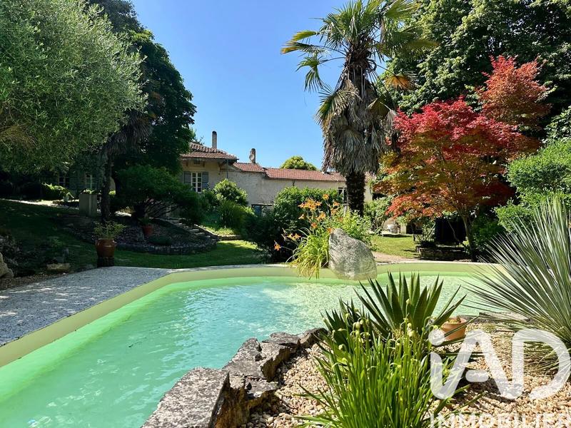 Maison - 465 m² - 15 pièces