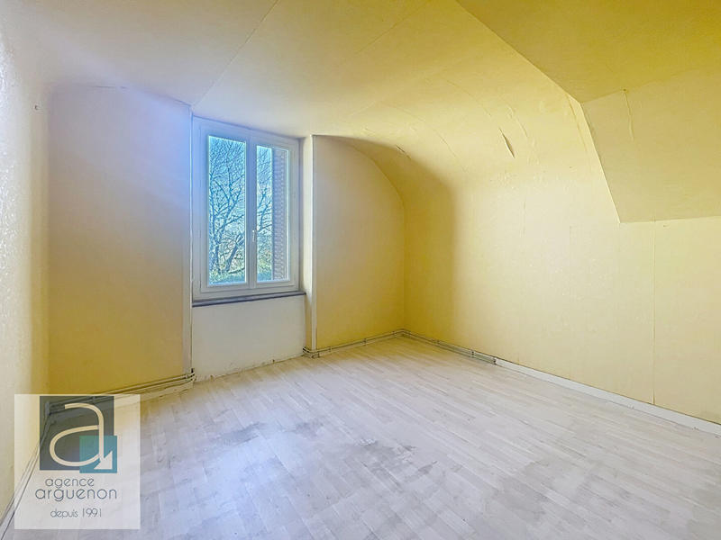 Maison - 213 m² - 9 pièces