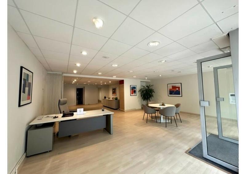 Local commercial - 251 m² - 6 pièces