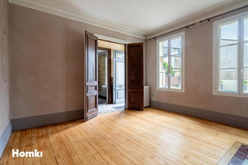 Maison - 270 m² - 8 pièces