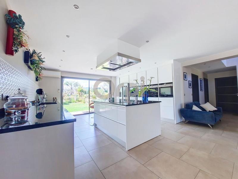 Propriété - 262 m² - 5 pièces